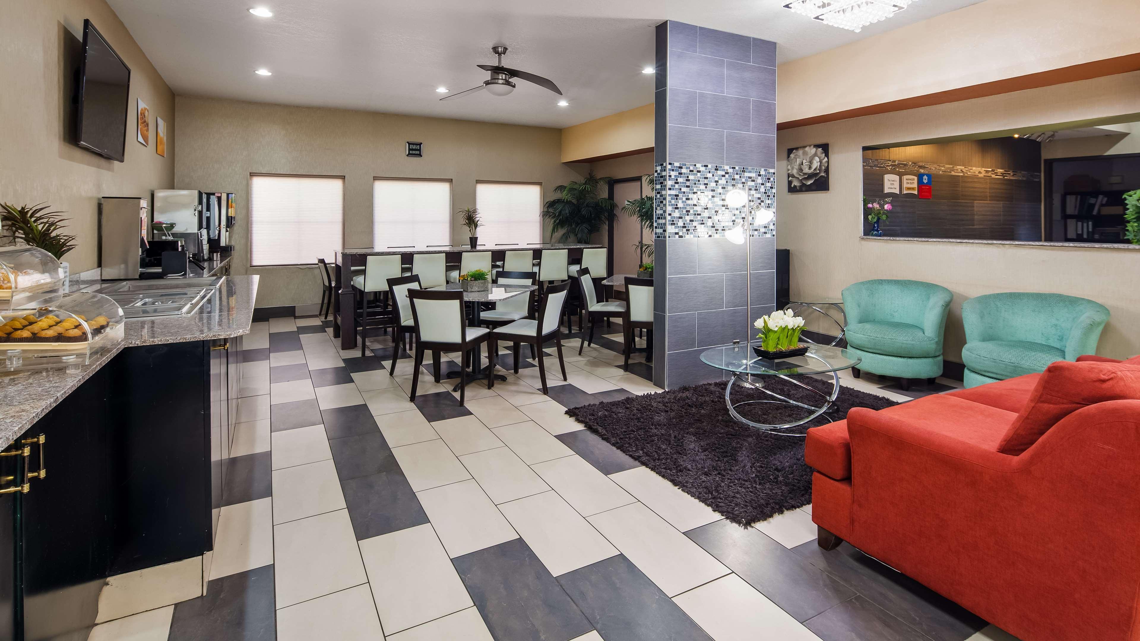 Surestay Plus Hotel By Best Western Blue Springs Exterior foto