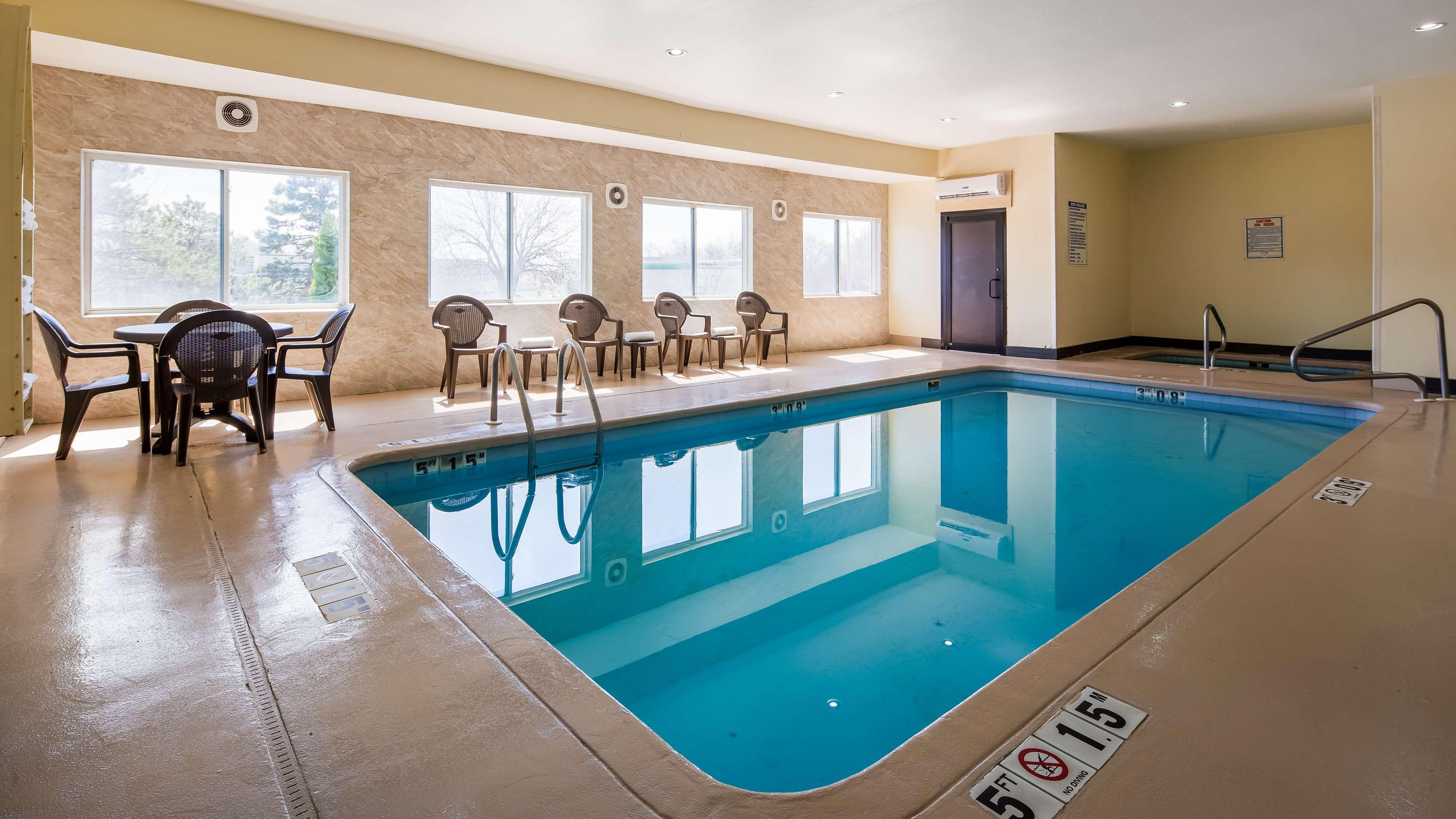 Surestay Plus Hotel By Best Western Blue Springs Exterior foto