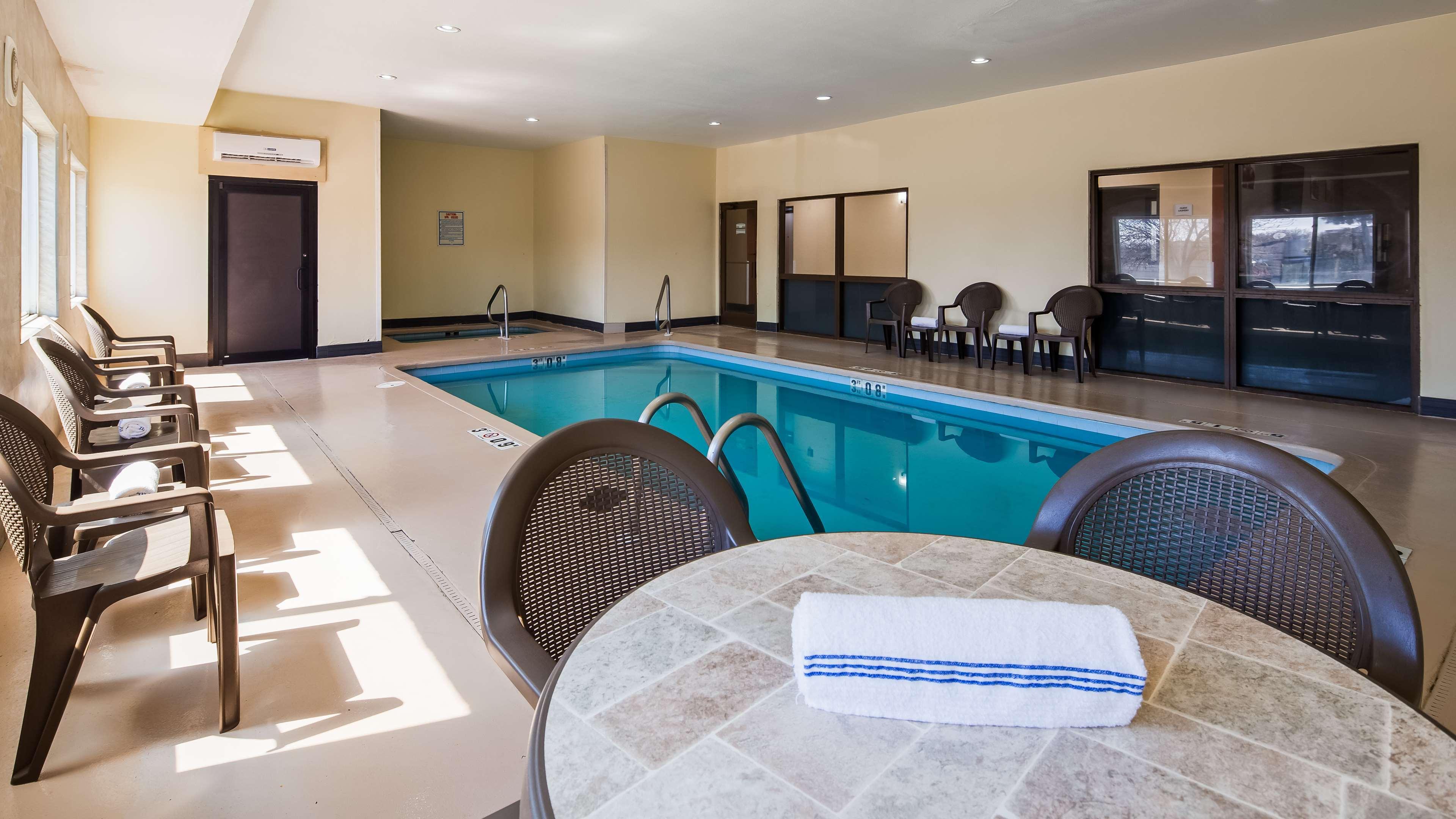 Surestay Plus Hotel By Best Western Blue Springs Exterior foto