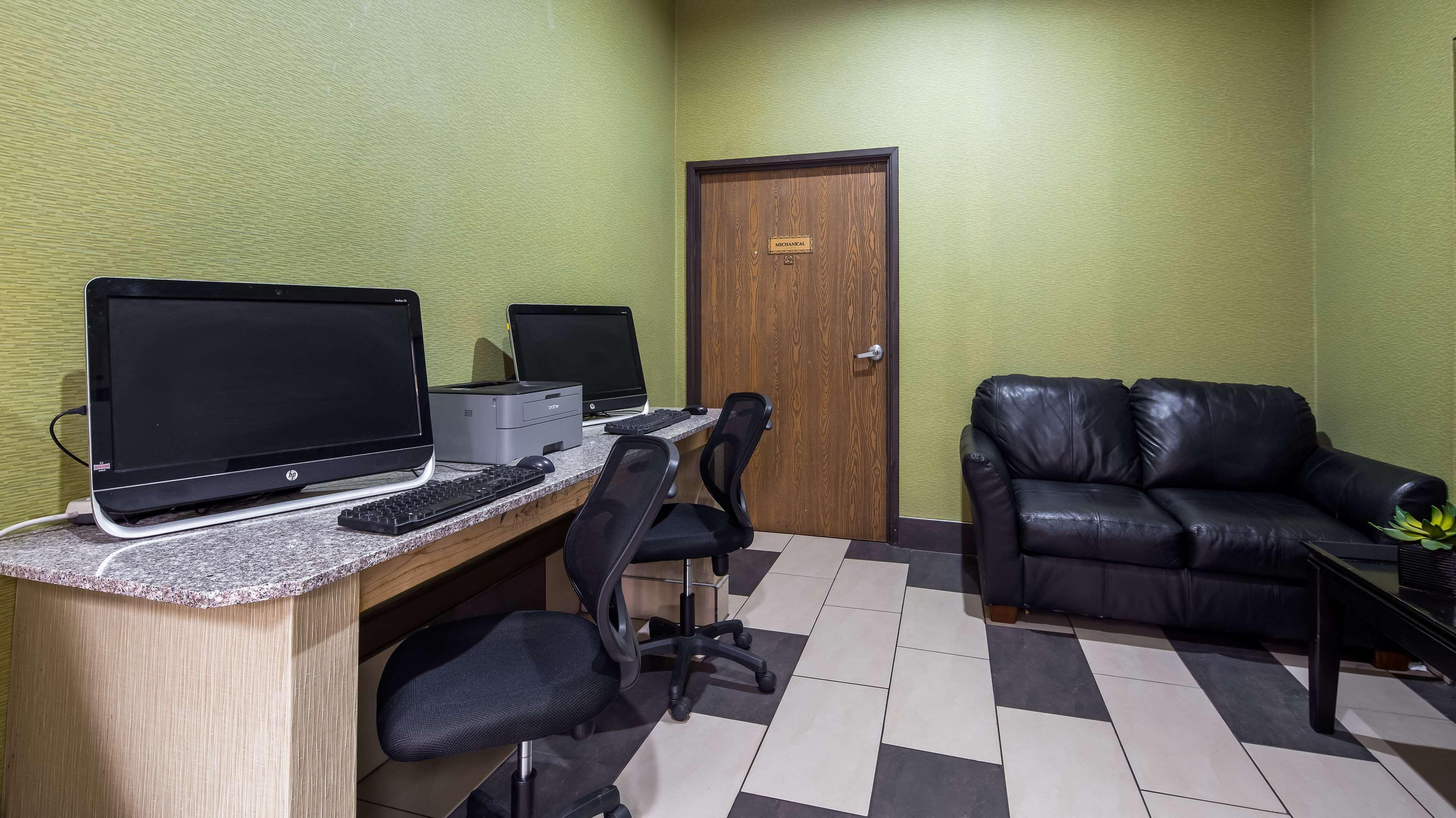 Surestay Plus Hotel By Best Western Blue Springs Exterior foto