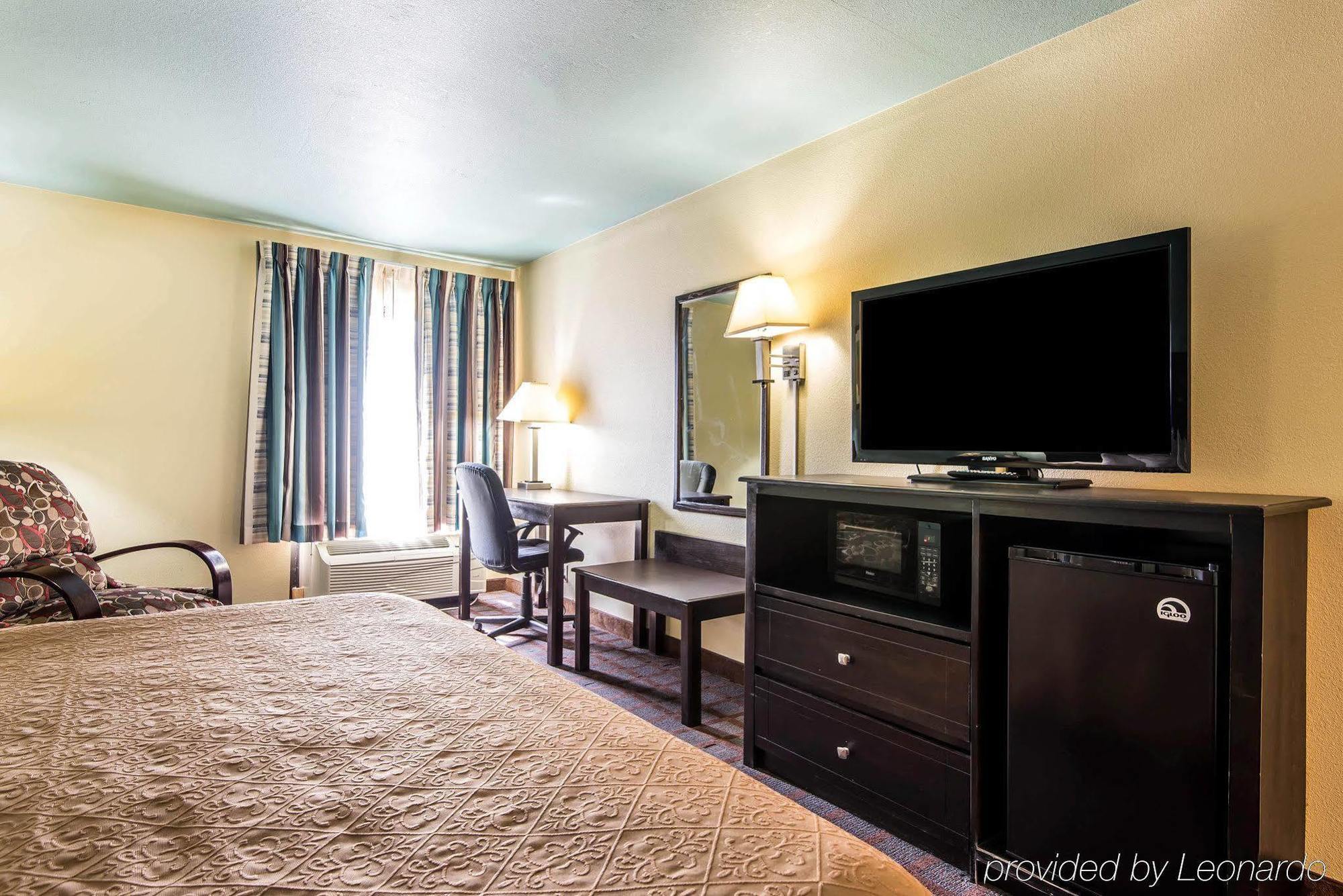 Surestay Plus Hotel By Best Western Blue Springs Exterior foto